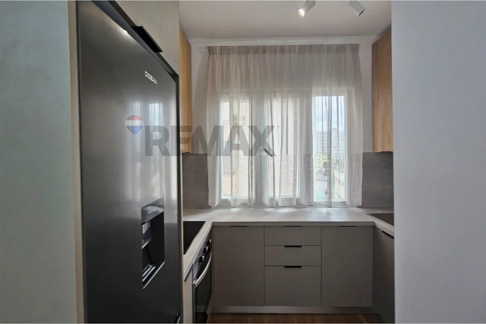 Tirane, jepet me qera apartament 2+1 , 90 m² 