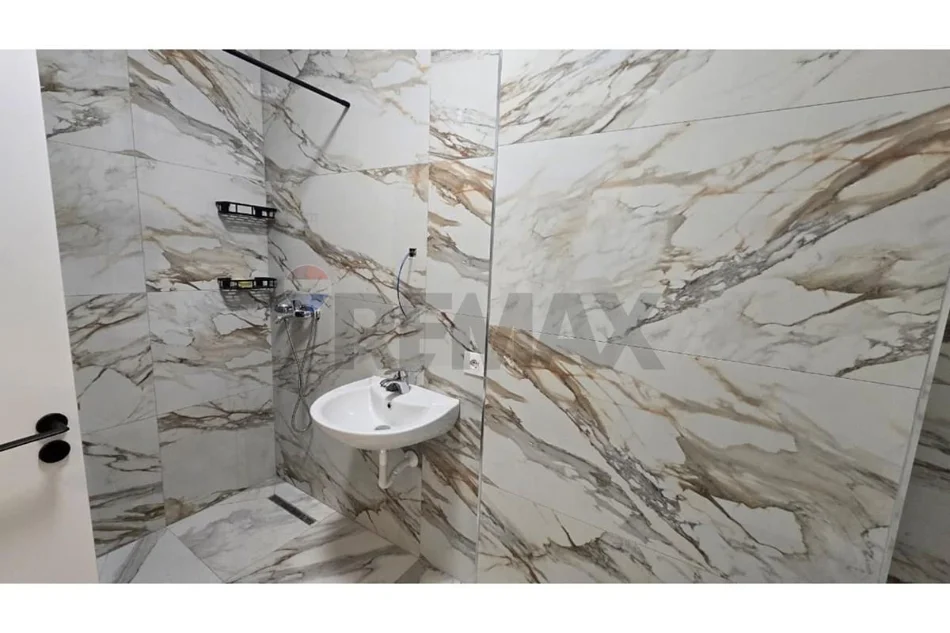 Tirane, jepet me qera apartament 1+1+Ballkon Kati 3, 65 m² 500 € (5 Maj)