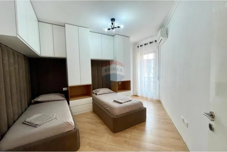 Tirane, jepet me qera apartament 2+1+Ballkon Kati 6, 110 m² 1.100 € (Kompleksi Delijorgji)