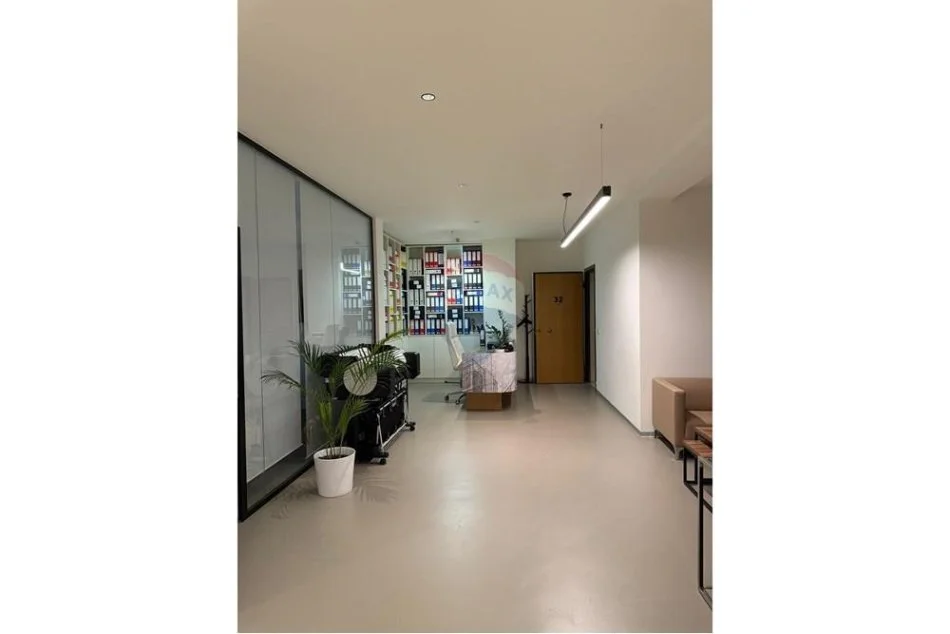 Tirane, jepet me qera zyre, Kati 5, 140 m² 2.000 € (530391004-333)