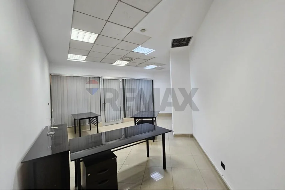 Tirane, jepet me qera , 40 m² 600 € (Bulevardi Dëshmorët e Kombit, Tiranë)