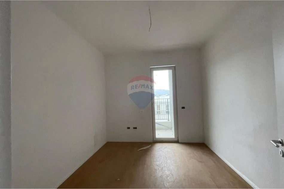 Tirane, shitet apartament , 137 m² 164.000 € 