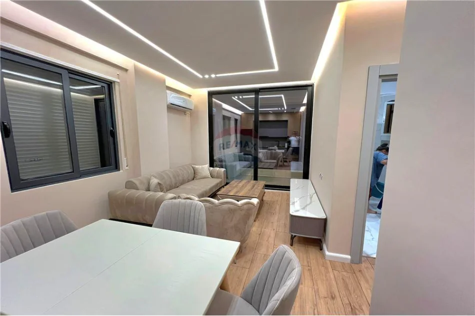 Vlore - Lungomare, shitet apartament 1+1 Kati 3, 60 m² (Rruga Dhimitër Konomi, Vlore)