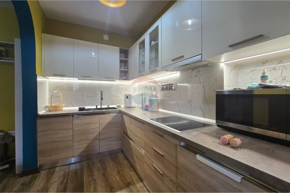 Tirane, jepet me qera apartament 2+1+Ballkon , 72 m² 750 € (Myslym Shyri)