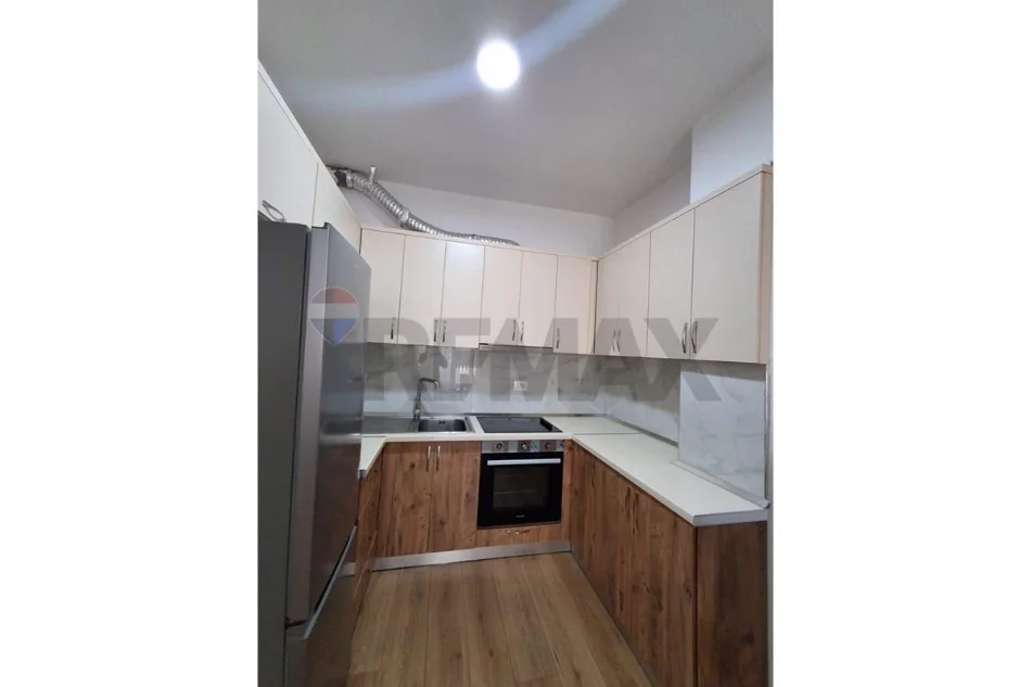 Tirane, jepet me qera apartament 1+1 Kati 5, 65 m² 500 € (Rruga don bosko)