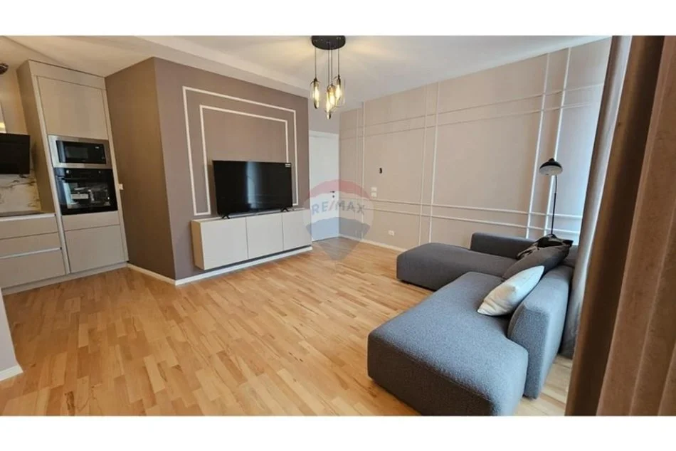 Tirane, jepet me qera apartament 2+1+Ballkon , 105 m² 1.800 € 