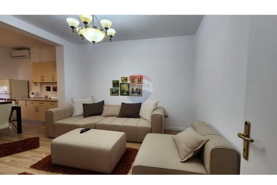 Tirane, jepet me qera apartament 2+1+Ballkon , 92 m² 630 € (Rruga e Durresit)