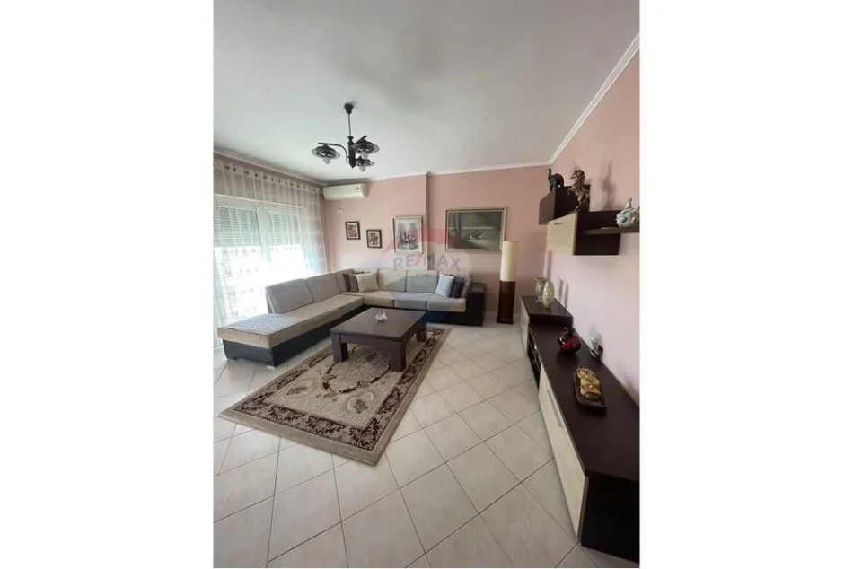 Tirane, jepet me qera apartament 2+1 Kati 8, 103 m² 550 € 