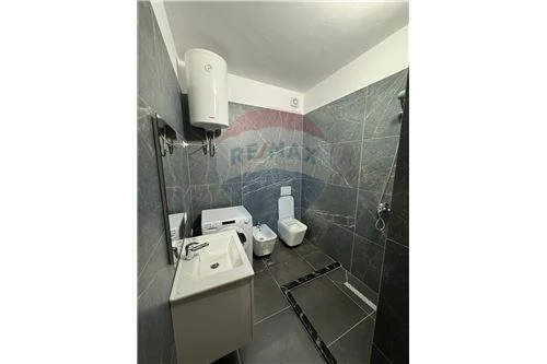 Tirane, jepet me qera apartament 1+1 Kati 9, 70 m² 600 € (Don Bosko - Gjykata Administrative)