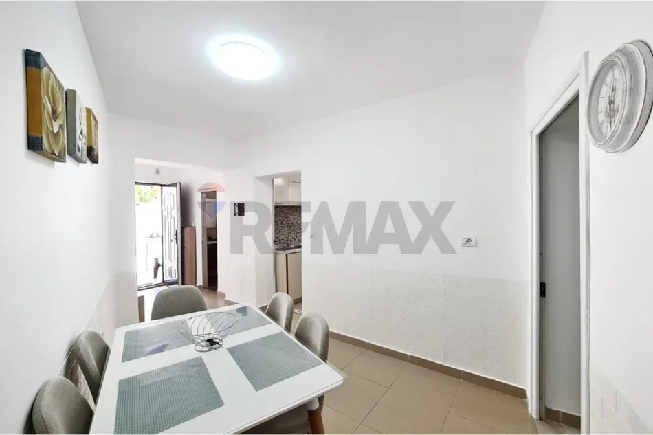 Tirane, jepet me qera shtepi , 114 m² 701 € 
