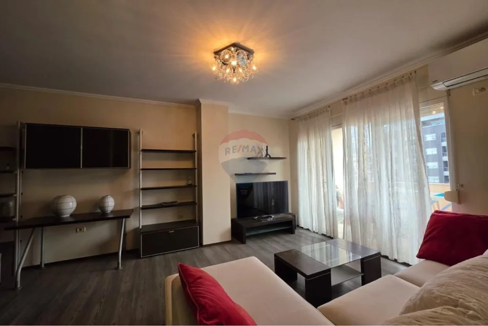 jepet me qera 2+1 , 105 m² 950 € (Tek Garda)