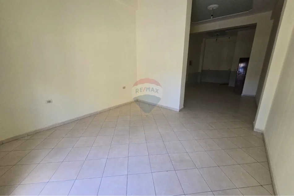 Vlore, shitet dyqan Kati 0, 52 m² 76.800 € (Lungomare, Vlorë)