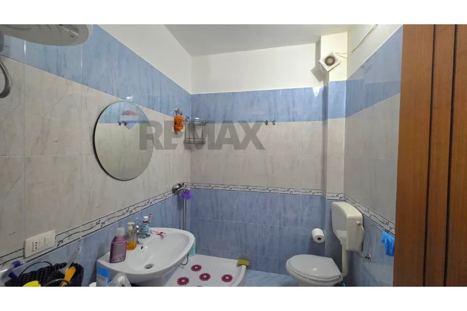 Vlore, jepet me qera apartament 1+1+Ballkon Kati 2, 95 m² 350 € (Rruga Hasan Kushta, Albano Romina, Vlorë)