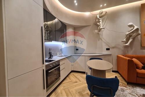 Tirane, jepet me qera apartament 1+1 , 60 m² 1.000 € (Square 21)