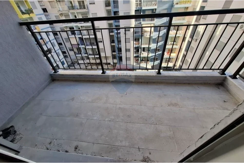 Vlore, shitet apartament 1+1 Kati 6, 69 m² 96.800 € (Rruga Gjergj Araniti, Vlore)