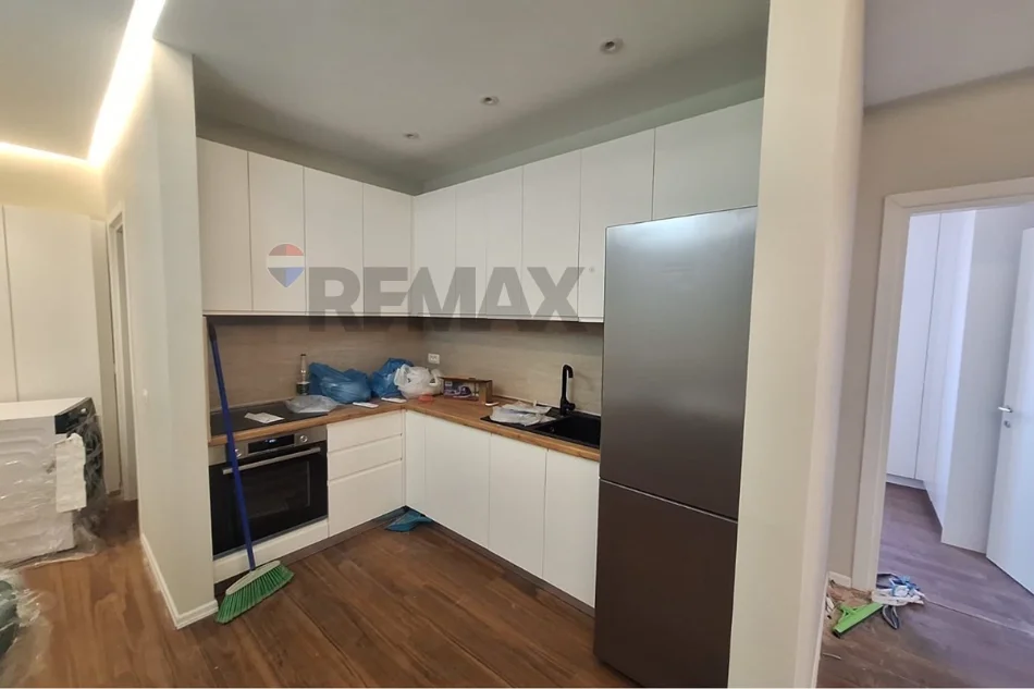 Tirane, jepet me qera apartament 2+1 Kati 6, 89 m² 800 € (Trio Tower)
