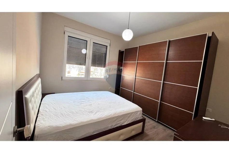 Tirane, jepet me qera apartament 1+1 , 70 m² 850 € (rruga abdi toptani)