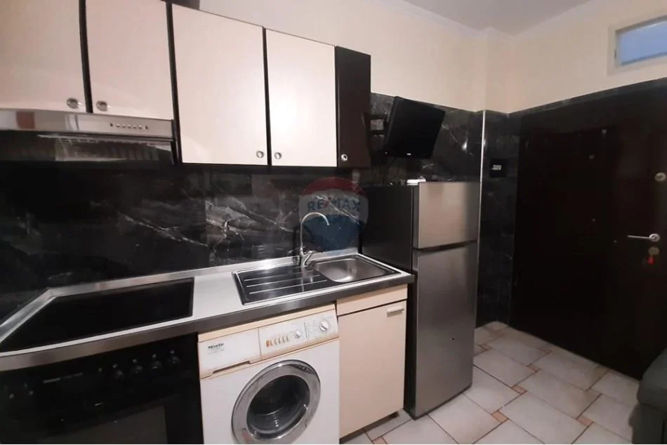 Tirane, jepet me qera apartament 1+1 , 55 m² 450 € (5 Maji)
