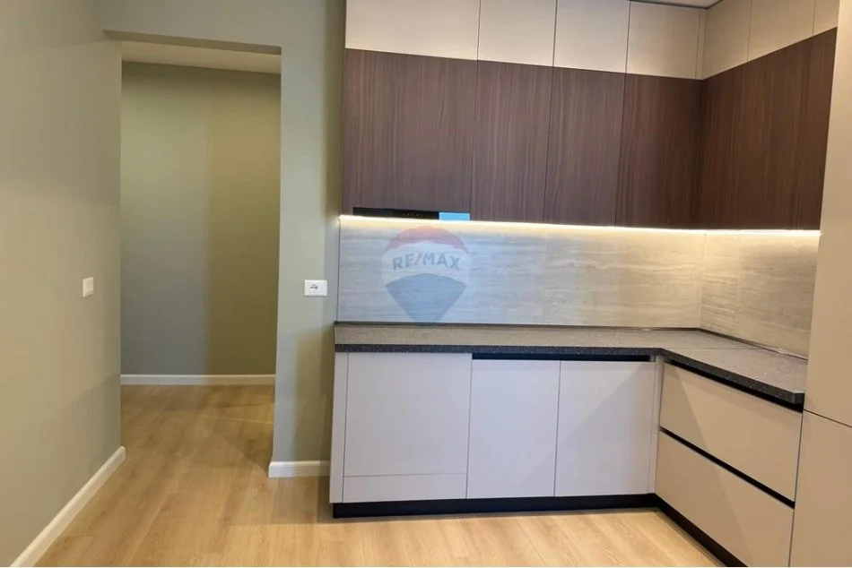 Tirane, shitet apartament 1+1+Ballkon , 58 m² 165.000 € 