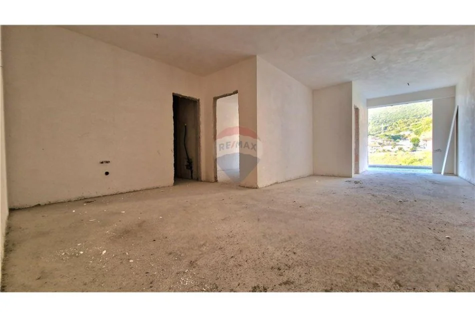 Vlore - Lungomare, shitet apartament 2+1 , 101 m² 243.360 € (Rruga Dhimitër Konomi, Vlore)