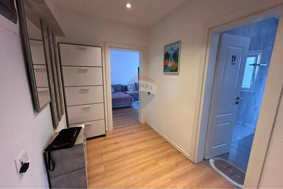 Tirane, jepet me qera apartament 1+1+Ballkon Kati 4, 55 m² 675 € (Myslym Shyri)