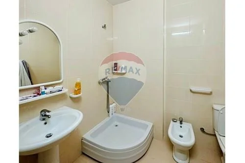 Tirane, shitet apartament 1+1+Ballkon Kati 6, 83 m² 166.000 € (Komuna e Parisit)