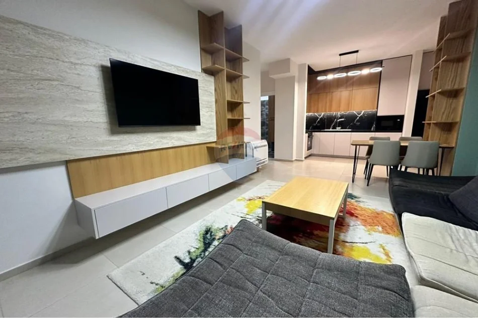 Tirane, jepet me qera apartament 1+1 , 85 m² 800 € (myslym shyri)