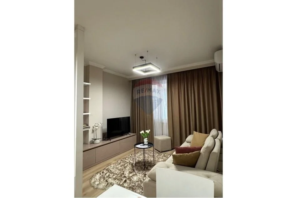 Tirane, jepet me qera apartament 1+1 , 65 m² 900 € (Blloku,Tirane)