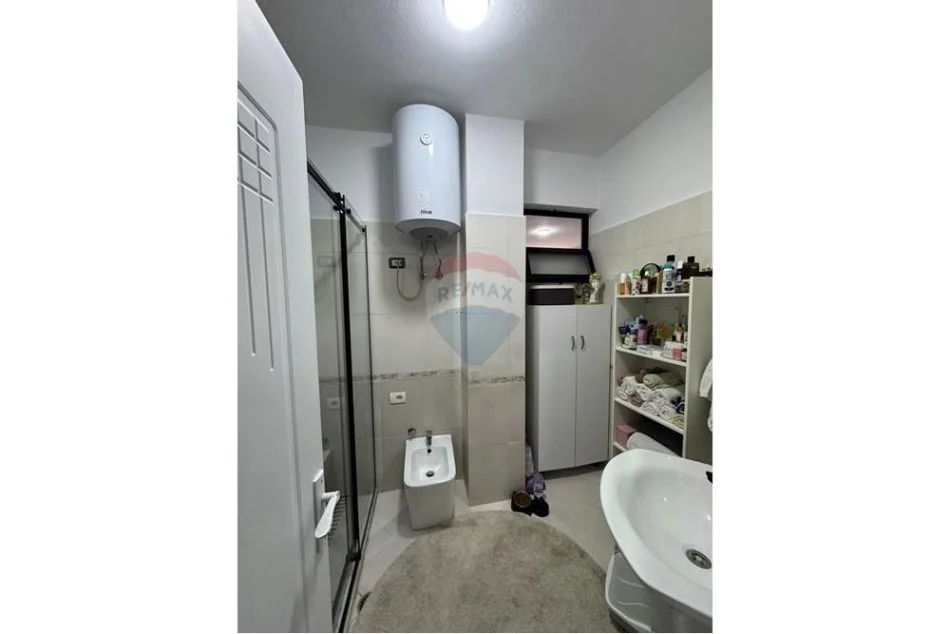 Tirane, shitet apartament 2+1+Ballkon , 110 m² 195.000 € (Astir)