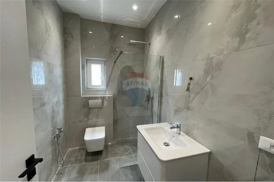 Tirane, shitet apartament 1+1+Ballkon , 60 m² 99.000 € 