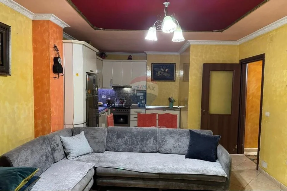 Tirane, jepet me qera apartament 1+1+Ballkon , 77 m² 500 € 