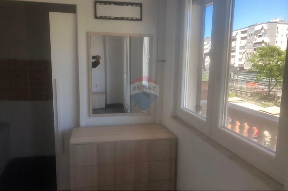 Tirane, jepet me qera apartament duplex 2+1 , 120 m² 650 € (Bill Klinton)
