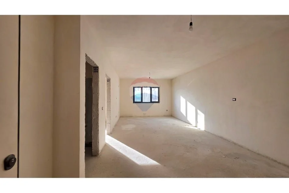 Vlore, shitet apartament 1+1+Ballkon Kati 6, 72 m² 108.000 € (Rruga Gjergj Kastrioti (Transballkanike), Vlorë)