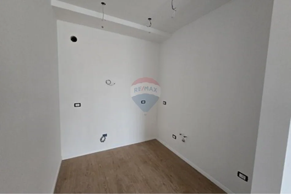 Tirane, shitet apartament , 75 m² 140.000 € 