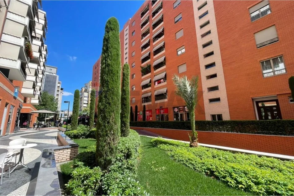 Tirane, jepet me qera apartament , 77 m² 700 € 