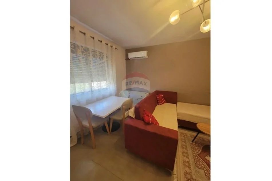 Tirane, jepet me qera apartament 1+1 Kati 5, 55 m² 450 € 