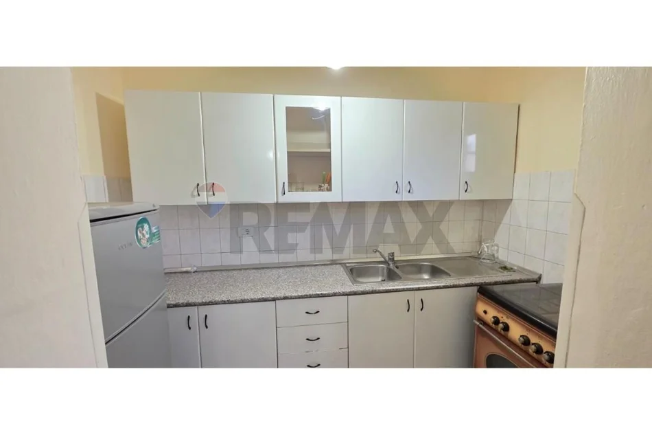 Tirane, jepet me qera apartament 3+1 Kati 3, 87 m² 550 € (Rruga barikadave)