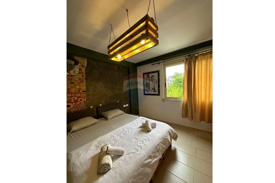 Tirane, jepet me qera apartament 1+1+Ballkon Kati 2, 57 m² 550 € (Liqeni i thate)