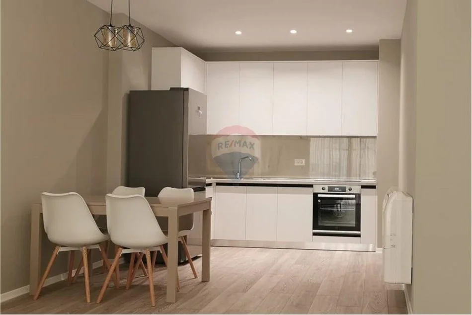 Tirane, jepet me qera apartament 2+1+Ballkon , 105 m² 600 € 