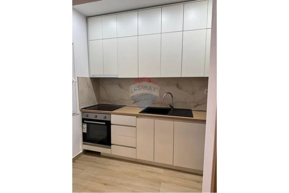 Tirane, jepet me qera apartament 1+1 , 58 m² 600 € (Rruga Ferit Xhajko)