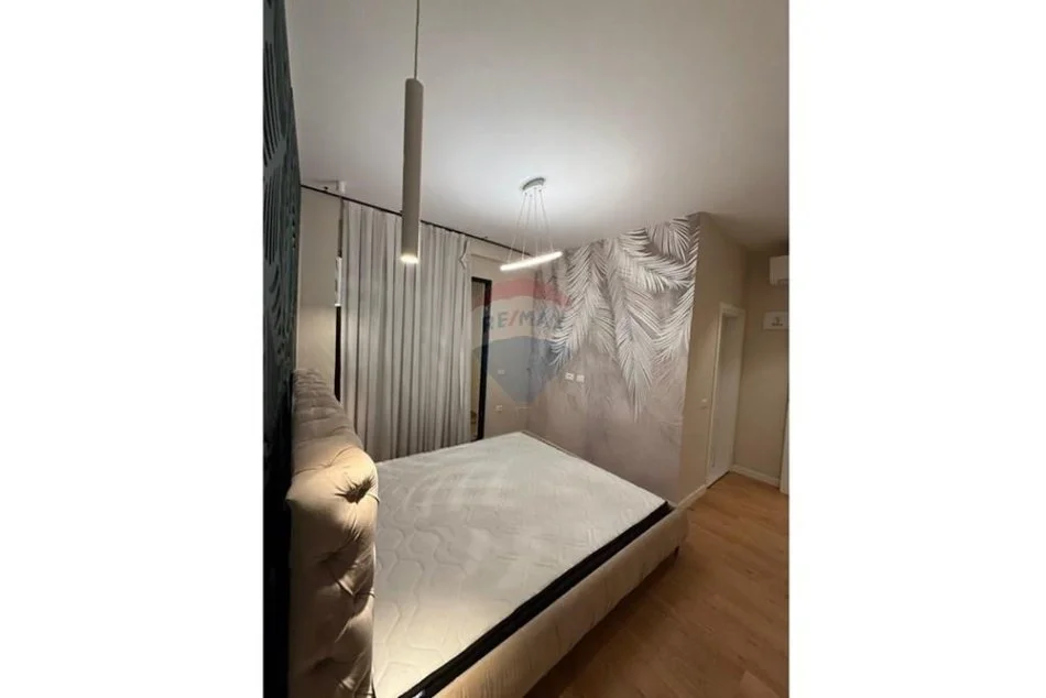 Tirane, shitet apartament 2+1+Ballkon , 150.000 € 