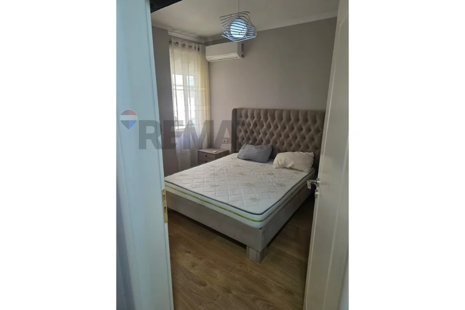 Tirane, jepet me qera apartament 1+1+Ballkon Kati 3, 61 m² 700 € (Liqeni i Thate)