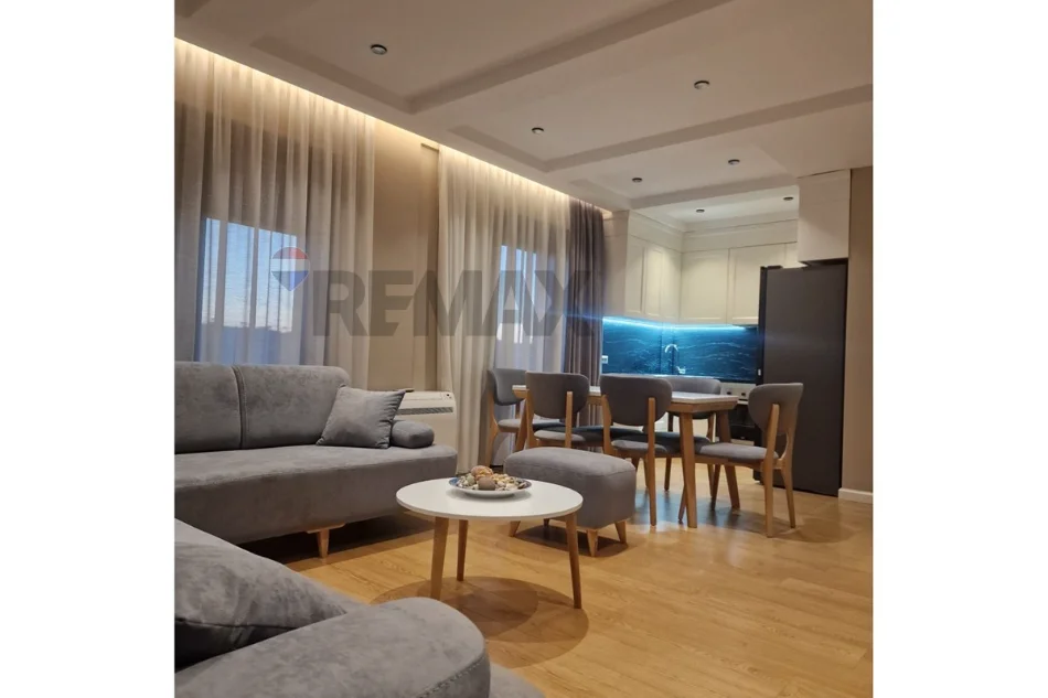 Ish Venue, Apartament 3+1 per qira 80000 Lek
