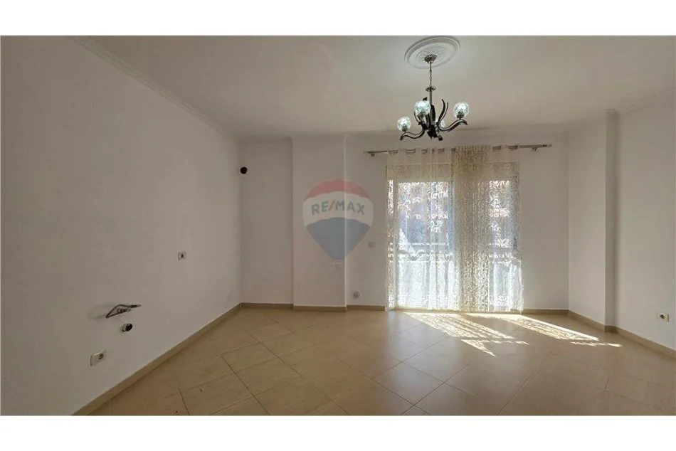 Vlore, shitet apartament 2+1+Ballkon , 103 m² 150.000 € (Rr . e Cipajve)