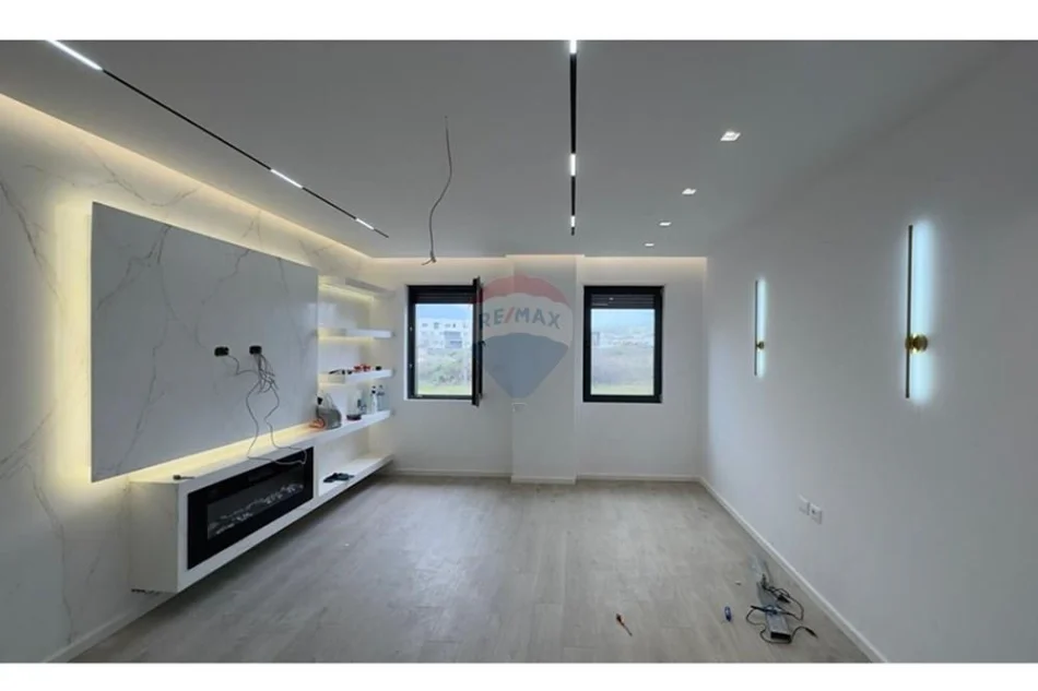 Shqiperi, jepet me qera apartament 2+1+Ballkon Kati 2, 120 m² 1.300 € (Liqeni i thate)