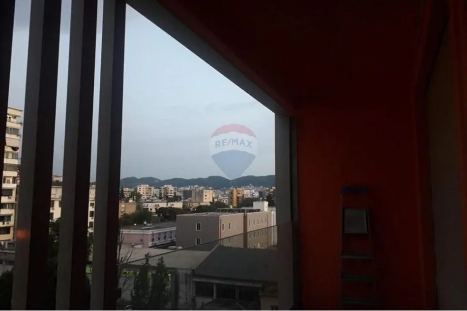 Tirane, jepet me qera apartament 1+1+Ballkon Kati 5, 78 m² 800 € 