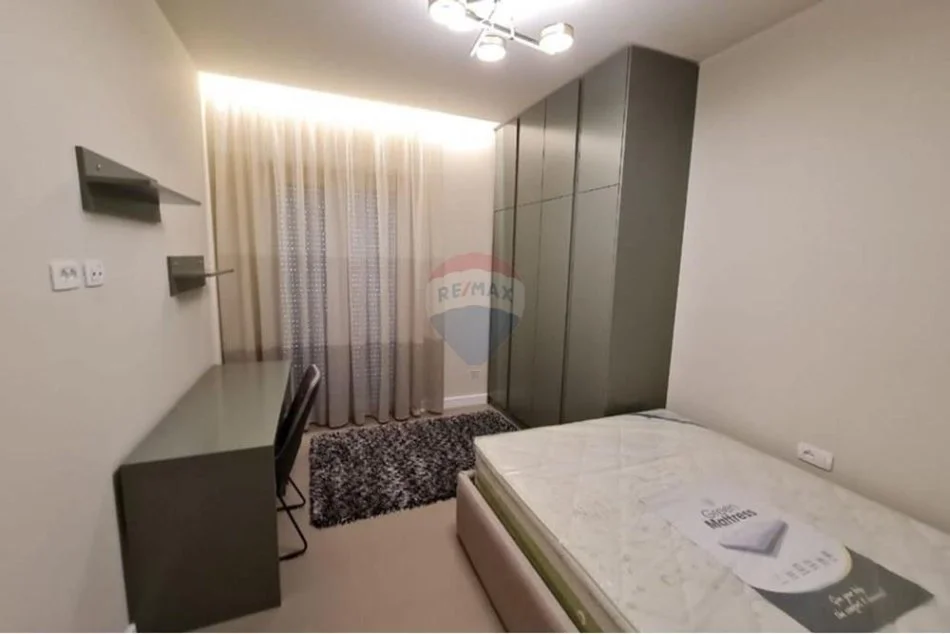 Tirane, jepet me qera apartament 3+1+Ballkon , 186 m² 2.000 € 