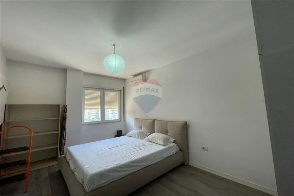 Tirane, jepet me qera apartament 2+1+Ballkon , 110 m² 650 € (Rruga e Kavajes)