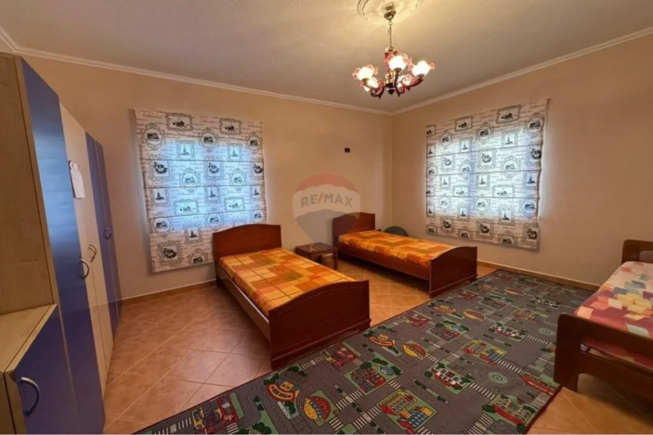 Tirane, jepet me qera apartament , 220 m² 730 € 