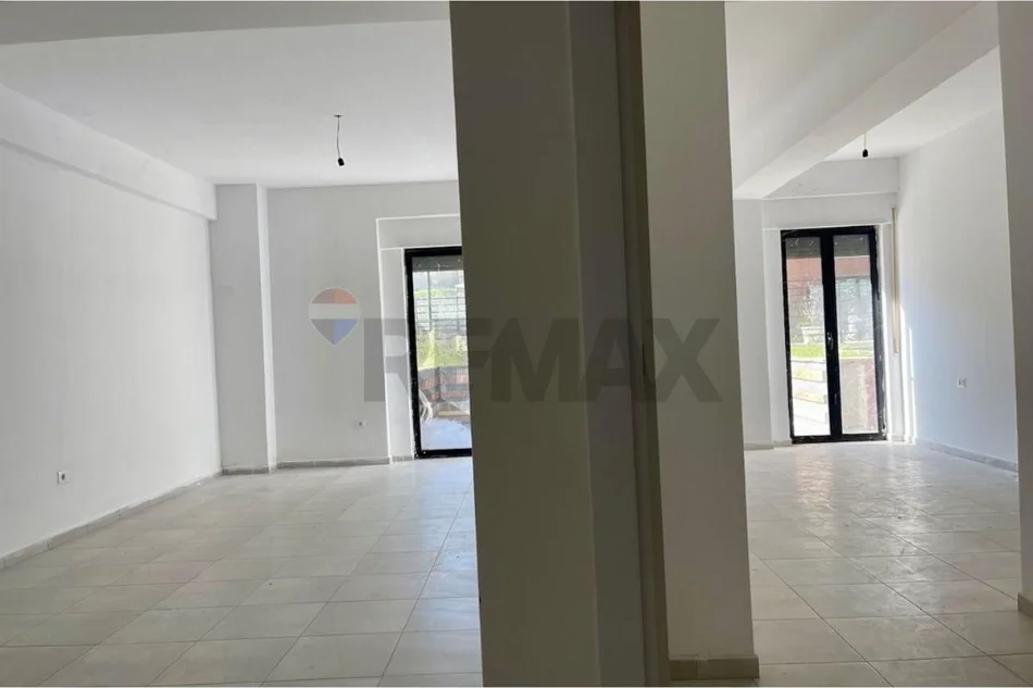 Tirane, shitet apartament , 122 m² 172.000 € 
